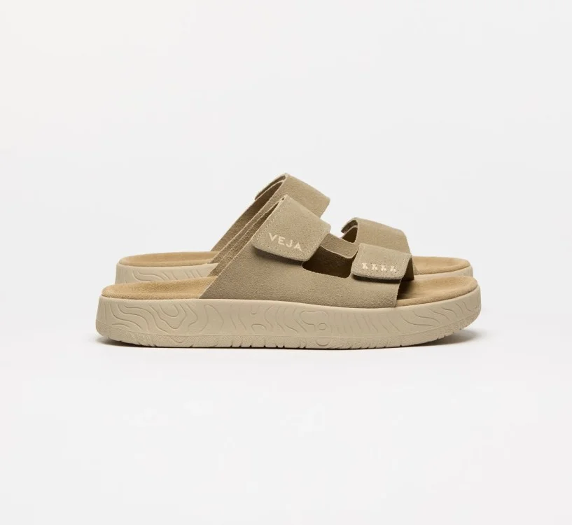 Sandália VEJA Feminino Etna Suede Taupe Almond VEJA - VERT Oficial