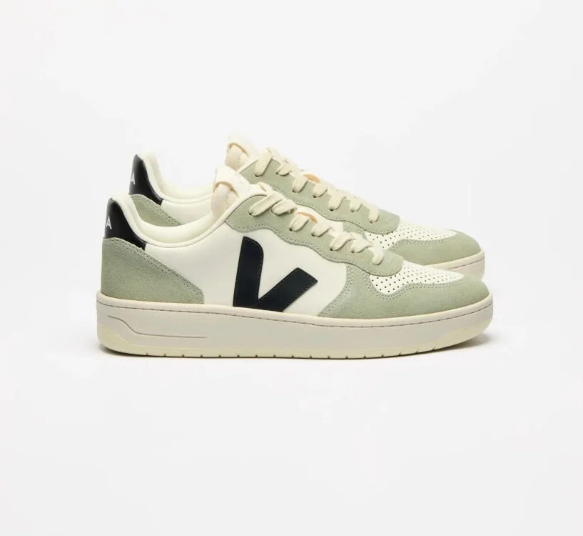 Tênis VEJA Feminino V-10 Couro Preto Puro Clay VEJA - VERT Oficial