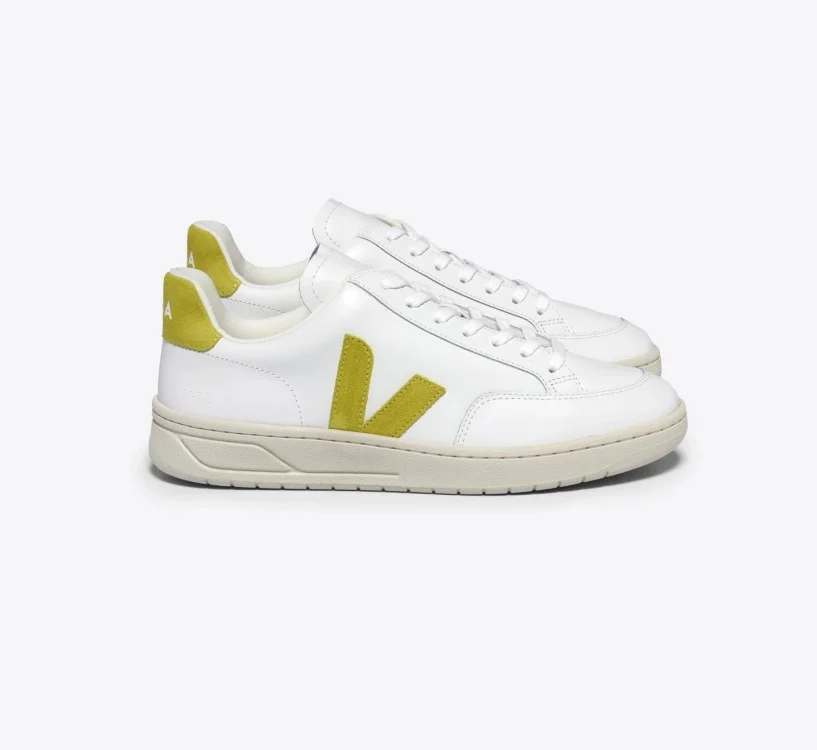 Tênis VEJA masculino V-12 branco com detalhe liquor - VEJA - VERT