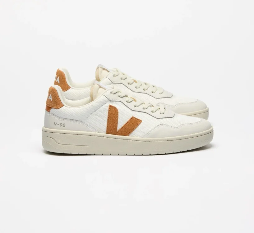 Tênis VEJA feminino V-90 branco com detalhe marrom - VEJA - VERT