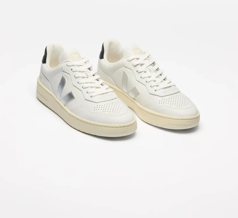 Tênis VEJA Feminino V-90 couro branco, prata e preto VEJA - VERT 2