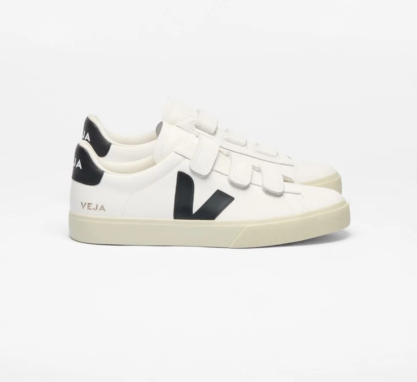 Tênis VEJA Feminino Recife Couro Branco Preto VEJA - VERT Oficial