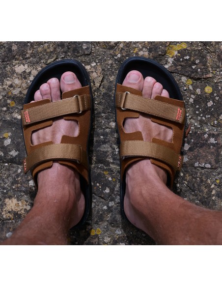 Sandália VEJA x HOMECORE masculina preta e marrom suede