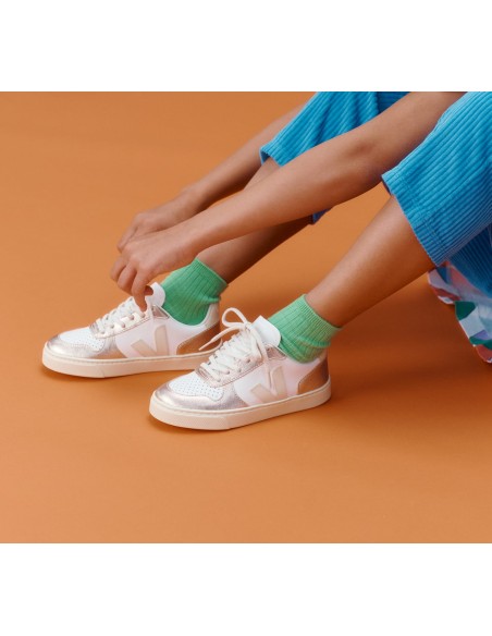 Tênis VEJA V-10 júnior couro branco e dourado VEJA - VERT Oficial