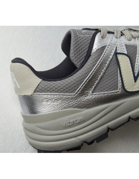 Tênis VEJA Feminino Salar casual cinza e prata VEJA - VERT