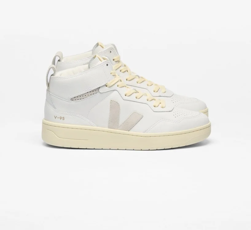 Tênis VEJA Feminino V-95 Couro Branco Natural VEJA - VERT Oficial
