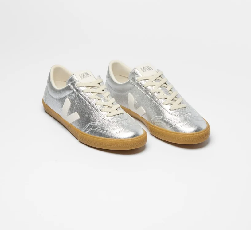 Tênis VEJA VERT Feminino Volley Couro Prata Branco 2