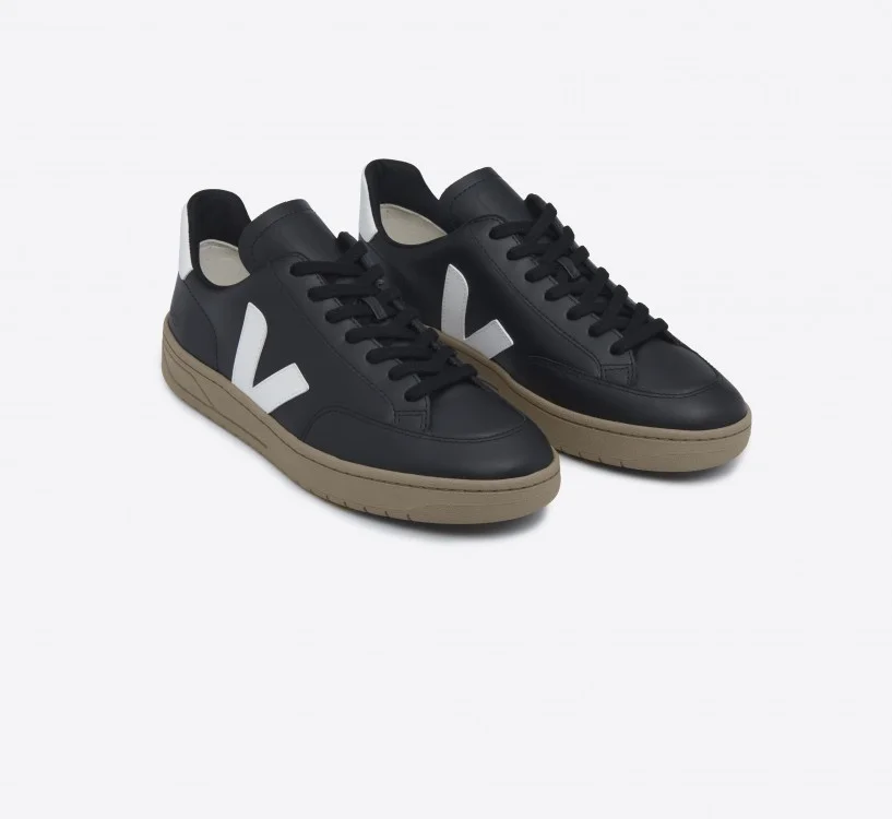 Tênis VEJA Feminino V-12 Couro Preto Branco Dune VEJA - VERT Oficial 2