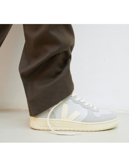 Tênis VEJA Feminino V-15 Couro Pearl Cashew VEJA - VERT Oficial