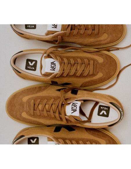 Tênis VEJA Masculino Volley Suede Camel Preto VEJA - VERT Oficial