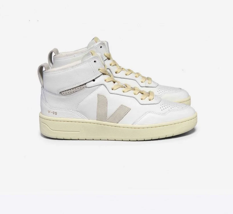 Tênis VEJA Feminino V-95 Couro Branco Natural VEJA - VERT Oficial