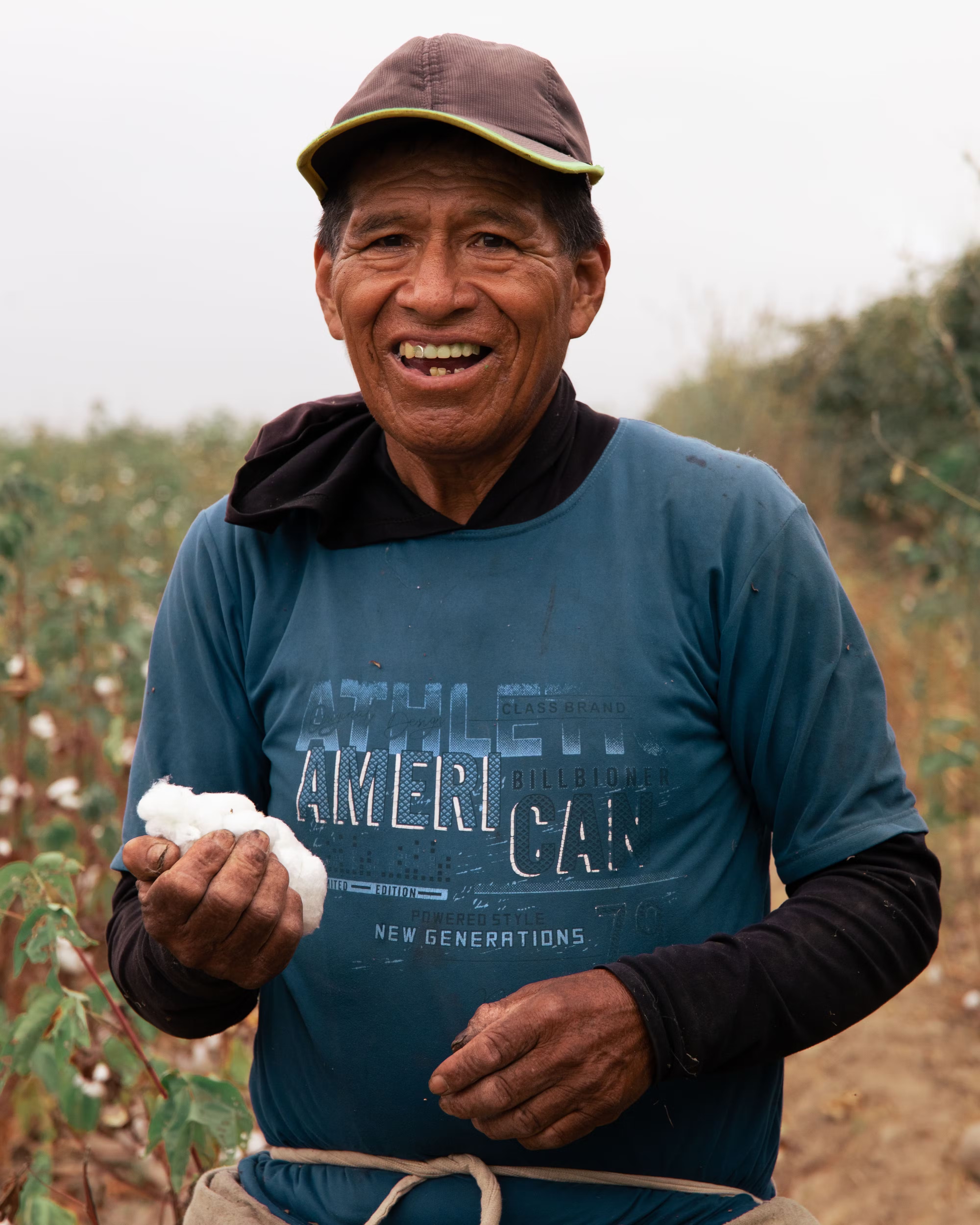Fotografia do senhor Manuel, produtor de algodão em Riacho do Meio